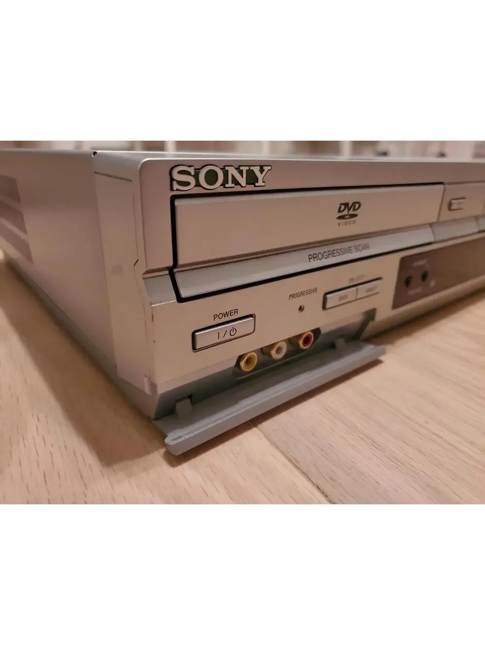 Sony SLV-D350P DVD Player and VHS Video Cassette Recorder Combo